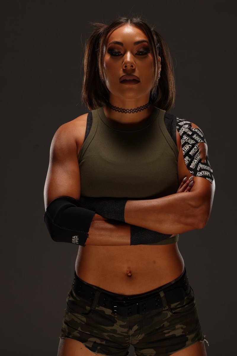 MiaYim's tweet photo. But my bad, I forgot you were fragile
#WWE #Smackdown #TheManiac https://t.co/nBCsUQ6XAk