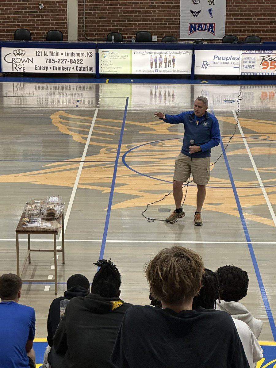SwedesMBB's tweet photo. Our inaugural Where it Counts Weekend “Speaker Series”
Don Hahn
Class of 1979
Grandson of Ray Hahn, namesake of Hahn Gymnasium
“When you work, how can you have your moments so that you can make your mark and put your name up there?”
#SwedeNation🇸🇪
#SKOLswedes🙏
#OwnIt🏀 https://t.co/434zyWIEnF