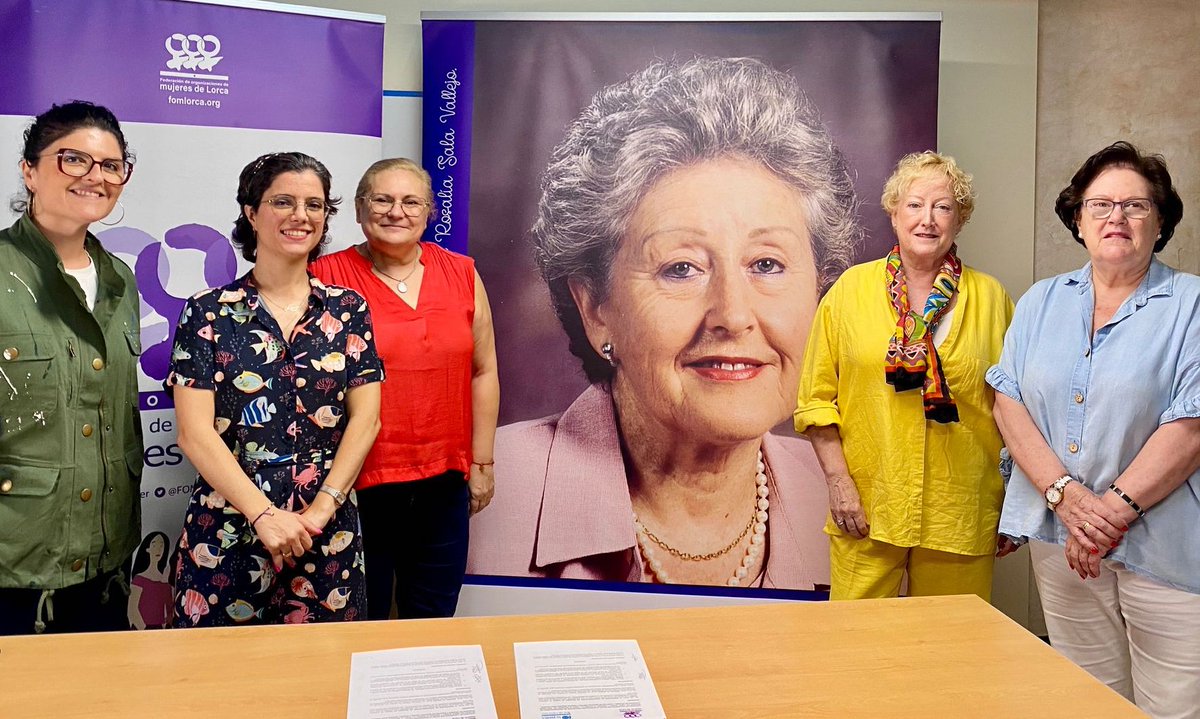 Contentas de firmar un acuerdo con el #EspacioLaPecera para difundir el Certamen a nivel local y nacional. Esta agencia de comunicación comprometida con la conciliación, la corresponsabilidad y la igualdad total,  y   alineada con los valores y objetivos del <a href="/CertamenRSala/">Certamen Rosalía Sala</a>