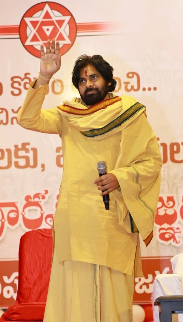 वे हमें उत्तर और दक्षिण में बांटने की कोशिश कर रहे थे।

पवन कल्याण 
आउट ऑफ सिलेबस बीच में आ गए।😆👌
🔥🔥🔥
#ExitPolls #pawankalyan