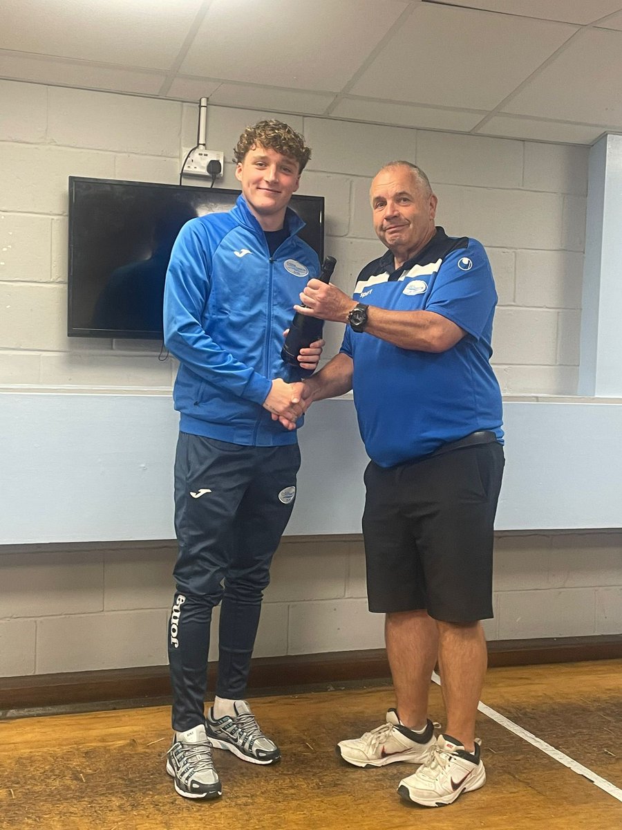 Cribbs Football Club (@cribbsfc) on Twitter photo ⭐️🄼🄾🅃🄼⭐️
Today’s Man of the Match was goalscorer <a href="/WeaverSpike7/">spike weaver</a>
Presented by our roving match reporter <a href="/Boyesie13/">Dave Boyes</a>
#bristolfootball ⭐️🄼🄾🅃🄼⭐️
Today’s Man of the Match was goalscorer <a href="/WeaverSpike7/">spike weaver</a>
Presented by our roving match reporter <a href="/Boyesie13/">Dave Boyes</a>
#bristolfootball