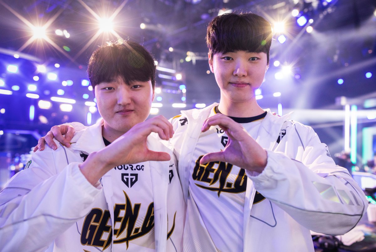 lolesports's tweet photo. 🫶 https://t.co/3JGL2SgEbI
