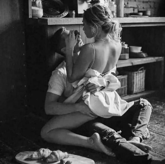 Fuimos eso que se cuenta 
con sabor
eso que se lleva en lo más
profundo del
corazón 
y que sigue portando la más
bella ilusión 
y que te sigue citando porque
lo tuyo para siempre 
me encantó 
por eso a cada instante te 
regalo cada latir 
de mi atención..💙🦋
E.G.