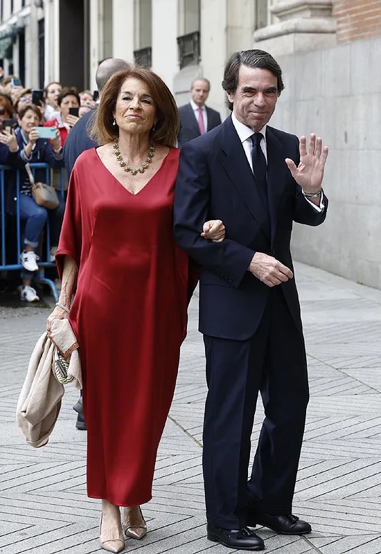 PepeGarciaPer's tweet photo. Pues va a tener razón Rajoy...
Bastantes problemas nos ha causado a todos un tapón pegado a una Botella https://t.co/1STDw7wWwi
