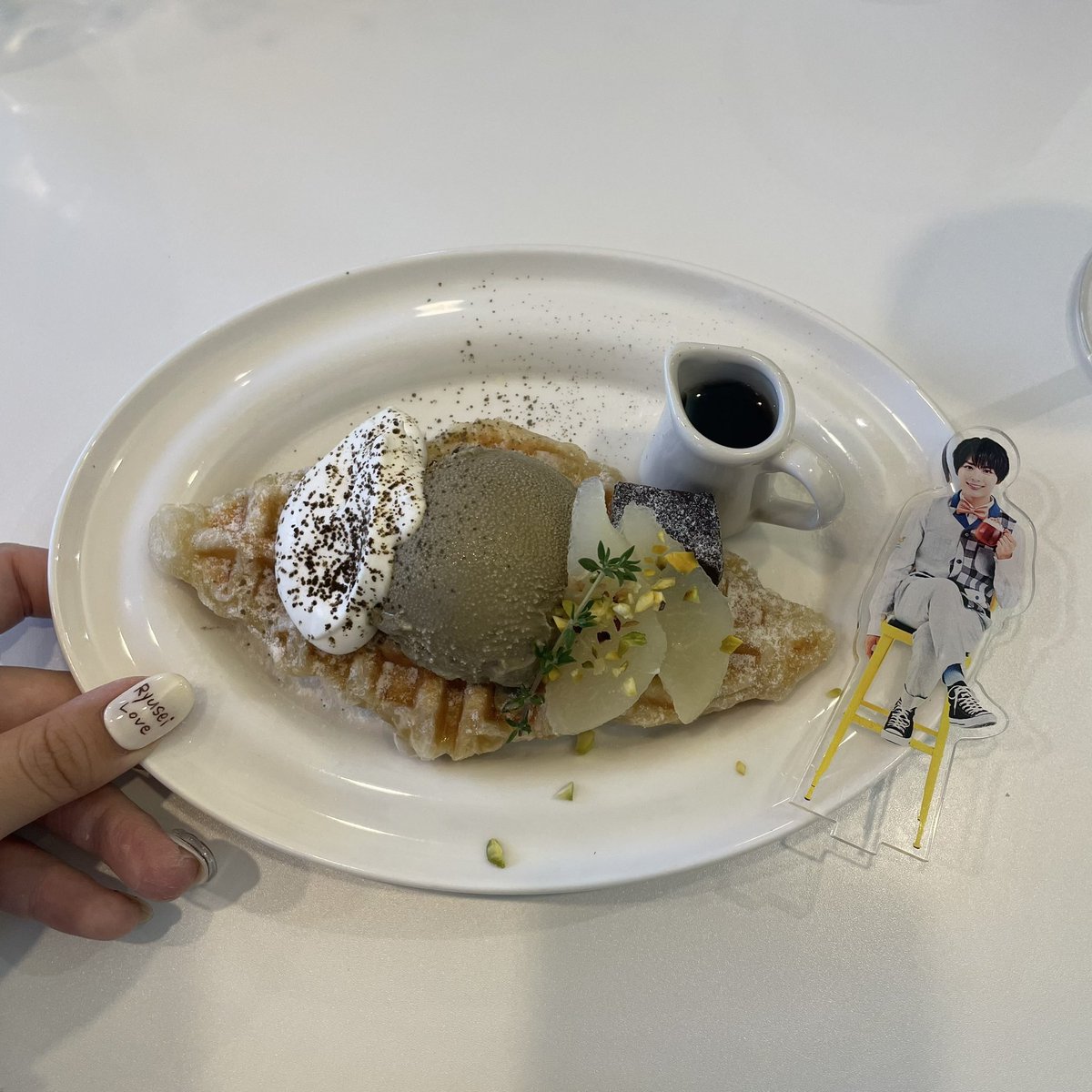 _ryu_087's tweet photo. カフェでオタ活するの好き☕️
オリジナルクリアカード
可愛くできて大満足😽🫶🏻
推しネイルも可愛い🥹 https://t.co/oGpGe9qBtS