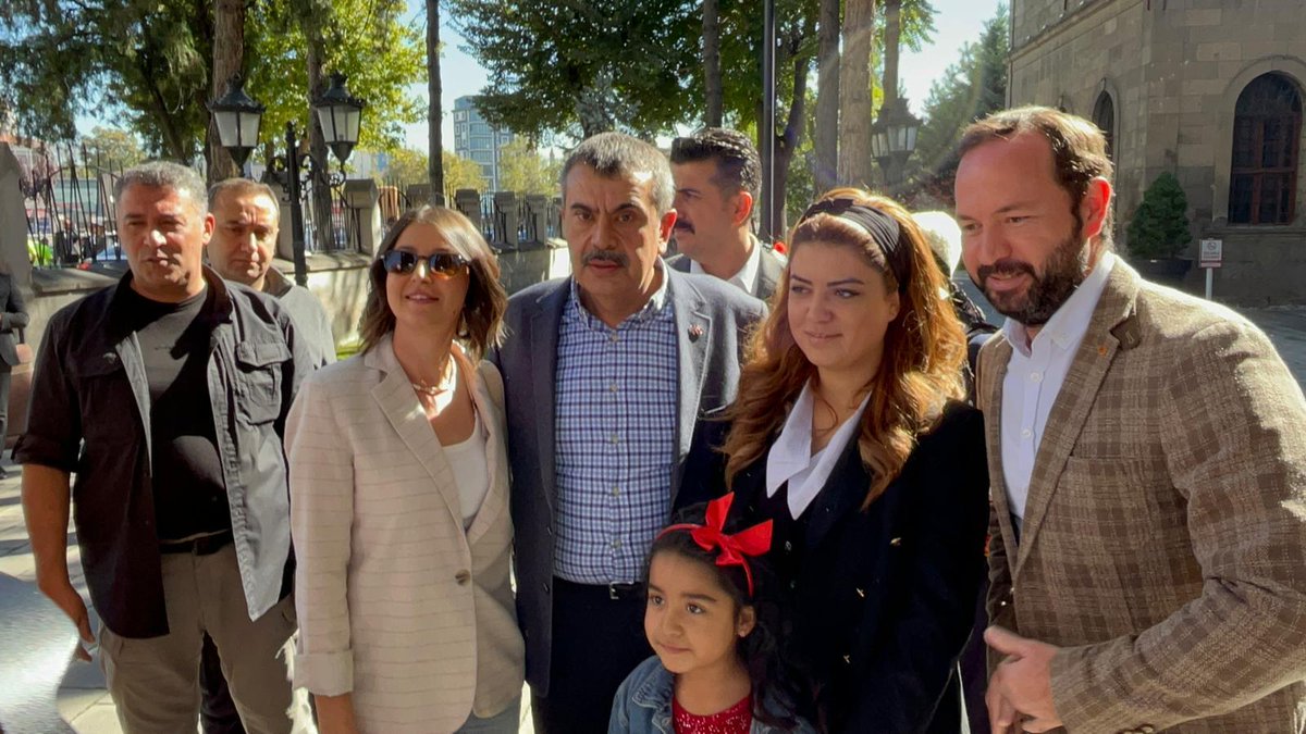 <a href="/Yusuf__Tekin/">Yusuf Tekin</a> Sayın Bakanım <a href="/Yusuf__Tekin/">Yusuf Tekin</a> , bugün Kayseri'de mimarı olduğunuz Piktes Projesinde çalışan Piktes öğretmenlerinin sorunlarını dinlediğiniz için çok teşekkür ederiz.
Sayın Bakanımız <a href="/Yusuf__Tekin/">Yusuf Tekin</a>  öncülüğünde devletimizin bize kadro verip gelecek kaygımızı sonlandıracağına yürekten