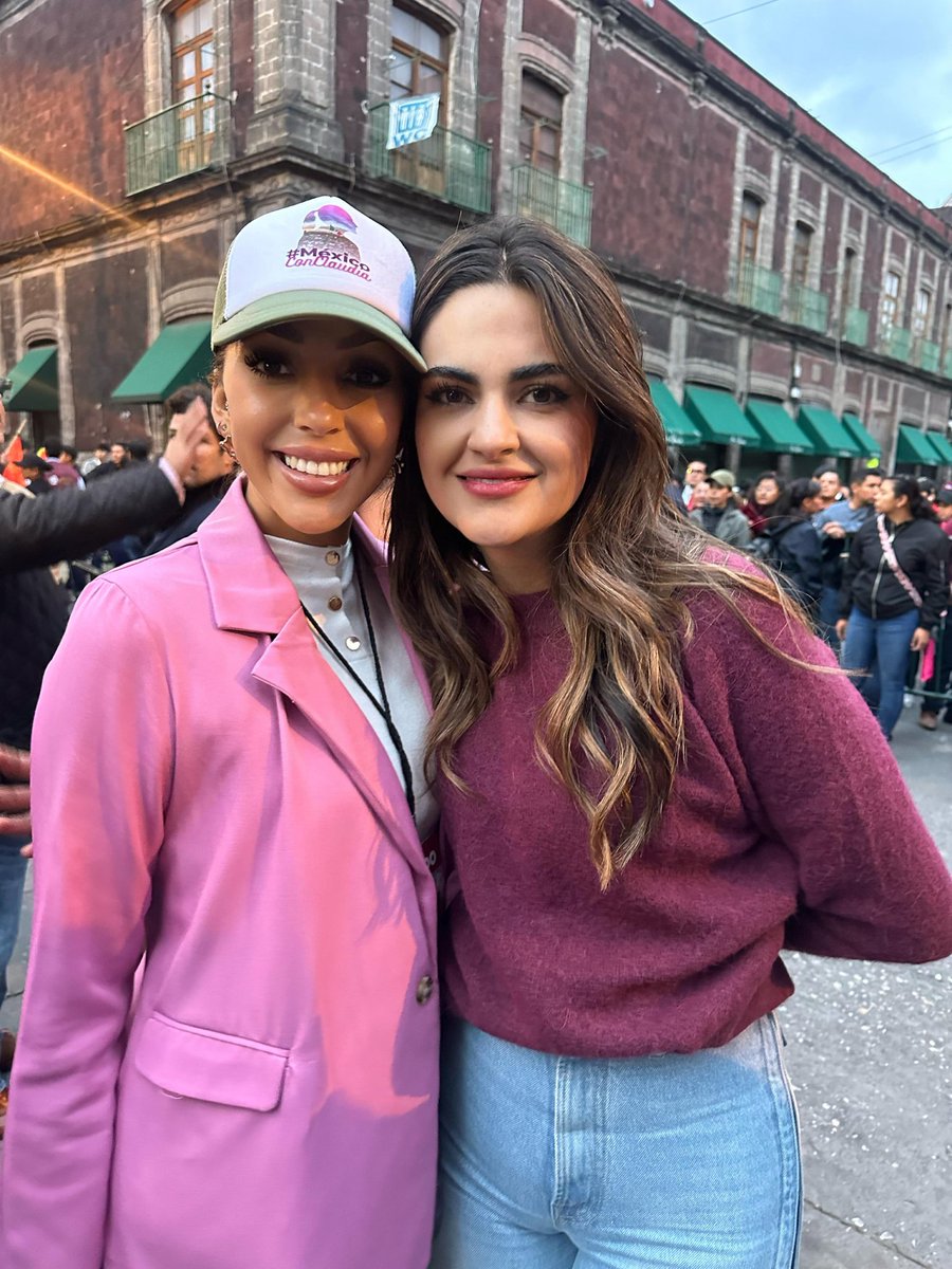 YussaraCG's tweet photo. Fue un enorme gusto volver a ver a mi hermosa y muy capaz amiga @AndreaChavezTre. Te quiero mucho! 🫶🏻✨️ https://t.co/VVHJxTzD7E