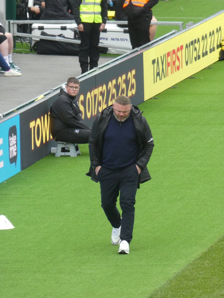 nicksweetman's tweet photo. @sjsbrfc @linzlewis15 I felt like Rooney did when I left the ground.... https://t.co/gmCOcdqFzC