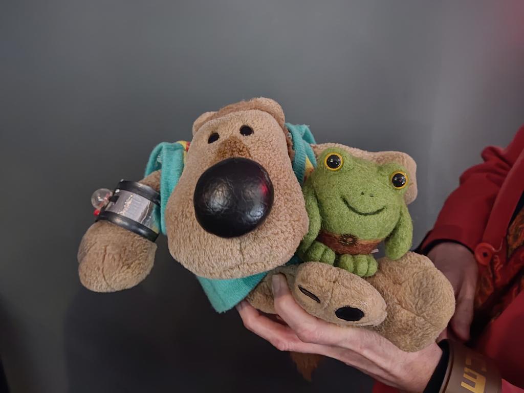 TravisinaB7 (@travisinab7) on Twitter photo Chonk Frog was excited to meet Floppy Lion! Chonk Frog was excited to meet Floppy Lion!