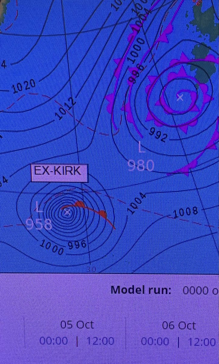 This low pressure 958 is what is colloquially known as a “zebra’s arsehole”.