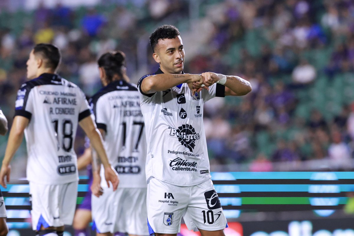 Feliz por mi primer gol con esta camiseta!!@Club_Queretaro 
Vamos por más 💪🏻🐓