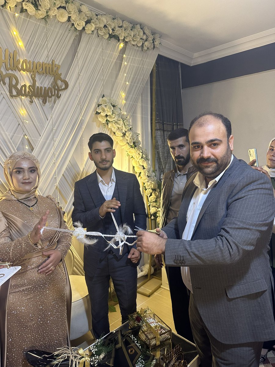 Genç kardeşlerimi tebrik ediyorum. Rabbim tamamına erdirsin