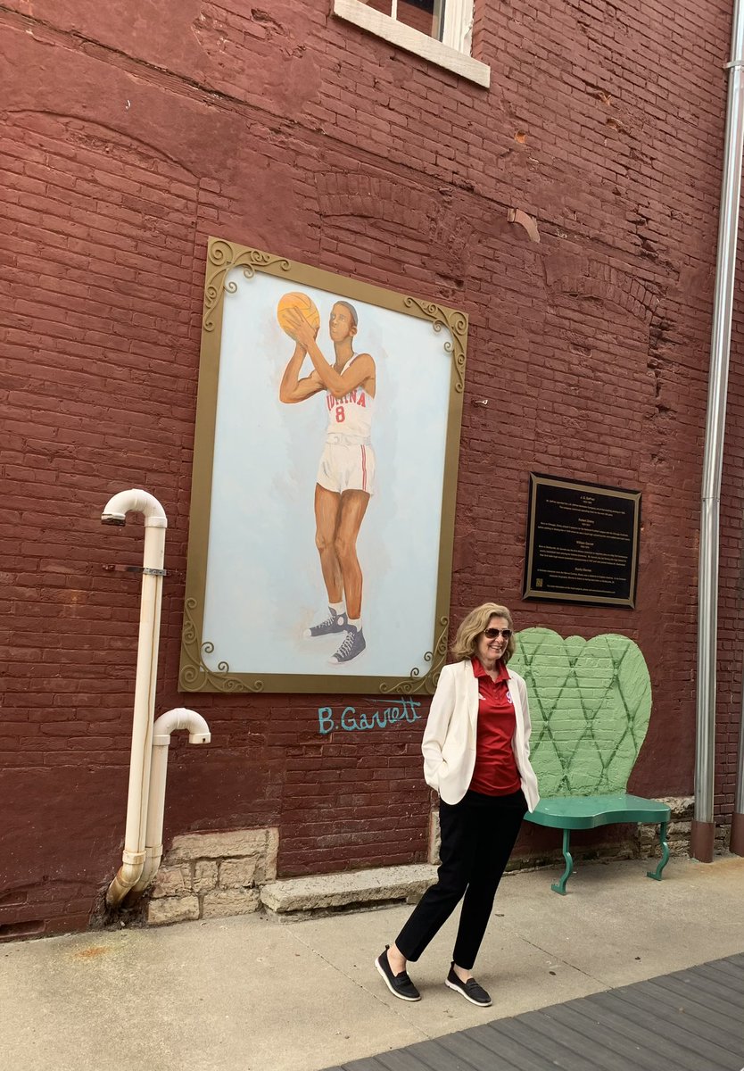 Indiana University’s President Dr. Pamela Whitten visited BRCF officials and partners yesterday to learn more about Shelby County while paying homage to Bill Garrett, visiting both of his local murals. Artist Pamela Bliss who completed the most recent mural is also an IU grad.