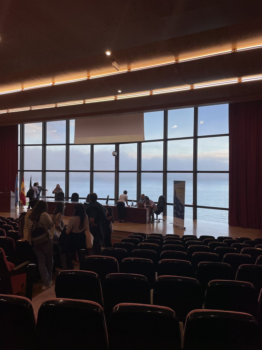 Unos días intensos en el congreso de la Sociedad Española de Paleontología en A Coruña, donde presenté los primeros resultados de mi tesis doctoral. Comprendiendo la meteorización ósea en Doñana 🦴 <a href="/Sepaleontologia/">Sepaleontologia</a> 

P.d:PowertPoint es un gran aliado, pero a veces un poco rebelde