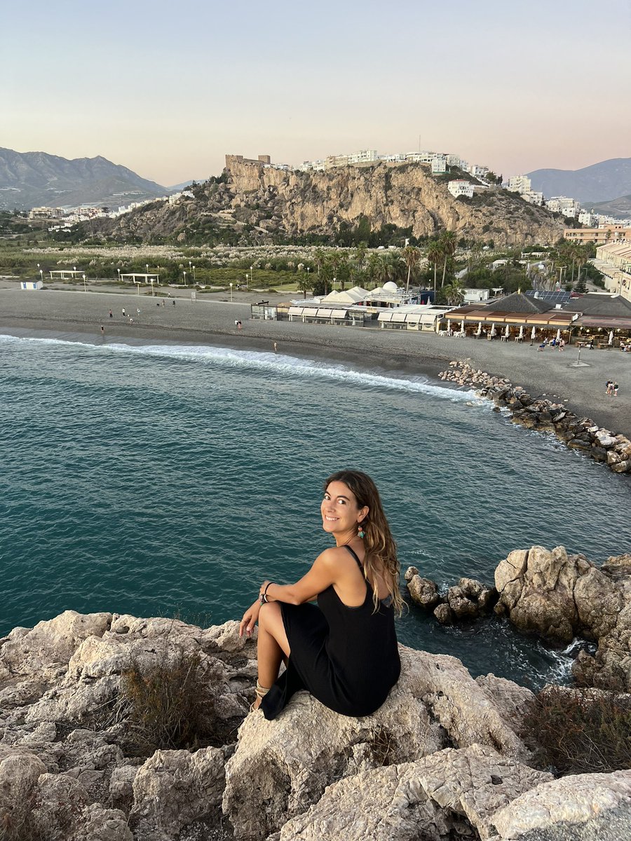 ¿Los mejores lugares de Salobreña para ver el atardecer? Sin duda, desde lo alto de su castillo y de su Peñón🌅😍
Dos imprescindibles si visitáis este precioso pueblo de la Costa Tropical de Granada😊
#ViveSalobreña
<a href="/turgranada/">Turismo Granada</a> 
<a href="/costatropicalgr/">CostaTropicalGranada</a>