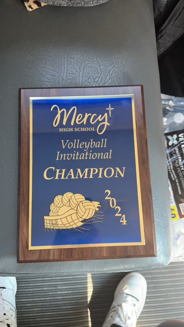 W!
🏐 goes undefeated at the Mercy Invite and comes home tournament champions