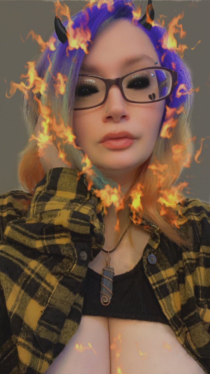 New hair &amp; something about this filter and my eyes I love. 

Gonna be posting some new content on my site. Click that ⛓️ in my bio😘😘😘