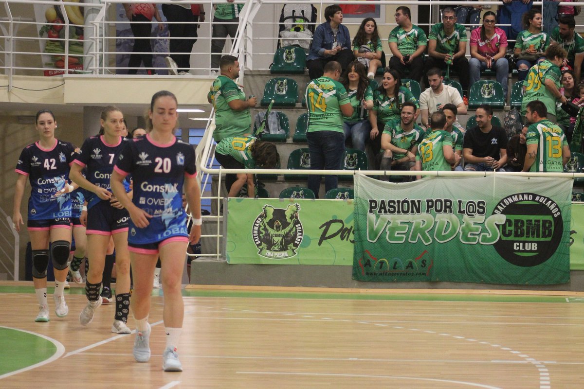 Comenzamos el partido contra el <a href="/CBMB_Official/">Club BM Bolaños</a> Streaming en directo en youtube.com/live/vaR9haL0B… #lobas #DHOroFem #yocreOBF