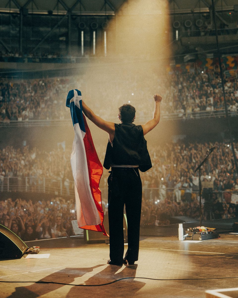 NiallOfficial's tweet image. Night Eighty-Five Santiago