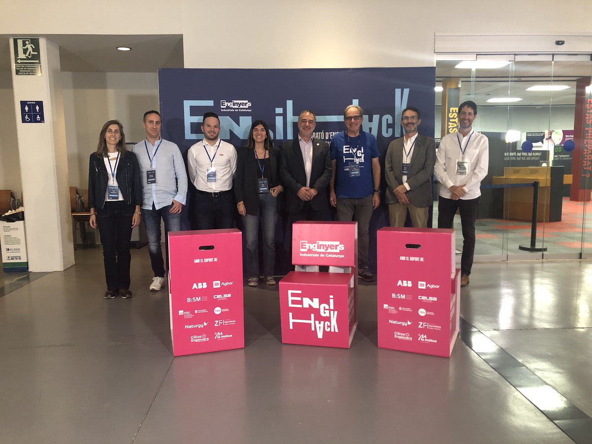 📸 El president d'#FGC, Toni Segarra, i el director de Planificació Estratègica i ASG d'#FGC, <a href="/CCEsplugas/">Carles Casas Esplugas</a>, a punt per escoltar la presentació de les propostes participants de l'#Engihack24 d'<a href="/Enginyeria/">Enginyers Industrials de Catalunya</a> que ha tingut lloc durant tot el dia al <a href="/MNACTEC/">Museu Ciència Cat</a> 🚀 #Engihack