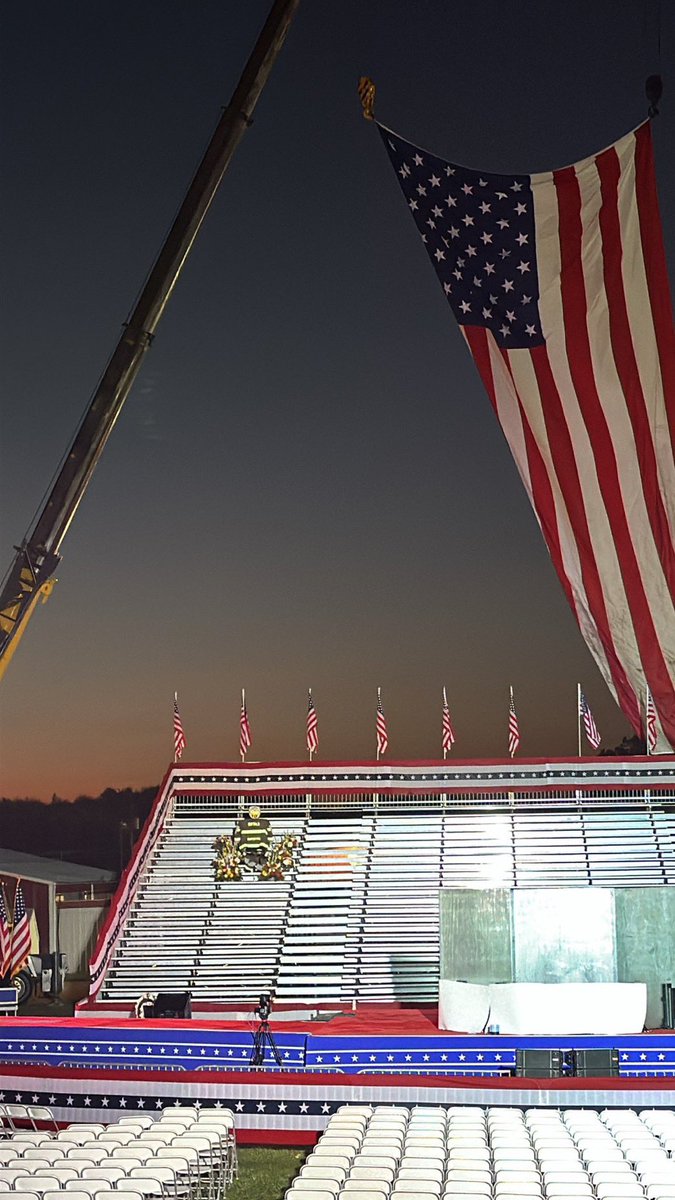 IRAtheGhostARI's tweet image. When the boss saves you a seat, this is beyond heartbreaking but what an honor 💔🙏💔🙏💔 

Please keep Corey and his family in your thoughts and prayers today 🙏

A seat is saved for Corey Comperatore at the Trump Rally in Butler, PA 🇺🇸🇺🇸🇺🇸

#TrumpRally #ButlerPA