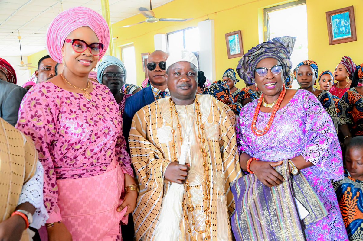I joined other notable dignitaries to witness the Holy Matrimony of the daughter of the Women Leader of the APC in Ekiti State, Mrs Caroline Egunlusi.

In the course of the celebration, I prayed for the couple and seized the opportunity to counsel them to make God first in their