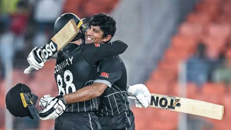 wicketwizard's tweet image. on this day in 2023, New Zealand started their World Cup campaign with a win against England. Eng scored 282/9 batting first while NZ chased it in just 37 overs. Devon Conway, Rachin and Matt Henry were the superstars. 

#CWC2023 #OnThisDay