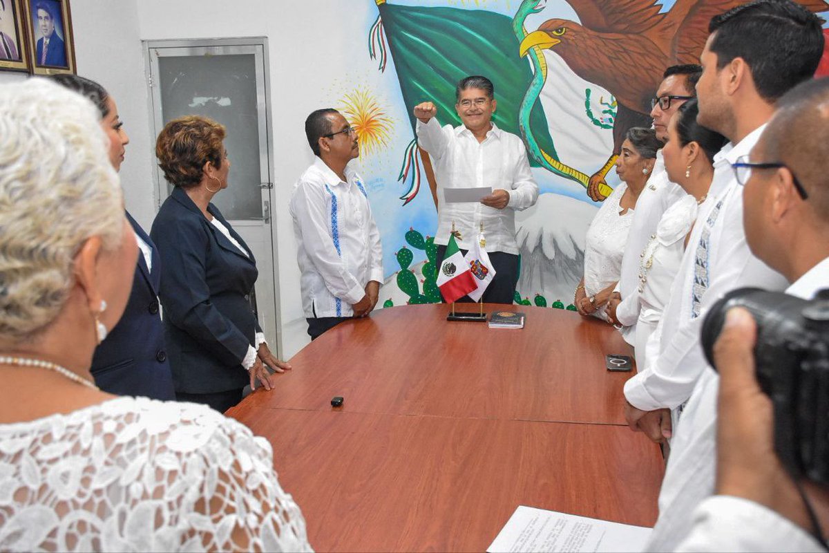 DanteDelgado's tweet photo. Alfonso Baca Sevilla tomó protesta como Presidente Municipal de Paraíso, Tabasco, porque sus habitantes ven en @MovCiudadanoMX la alternativa de futuro que su municipio, y México, demandan.

No me queda duda de que desempeñará su cargo con dedicación y responsabilidad para que Paraíso sea un lugar digno para vivir.