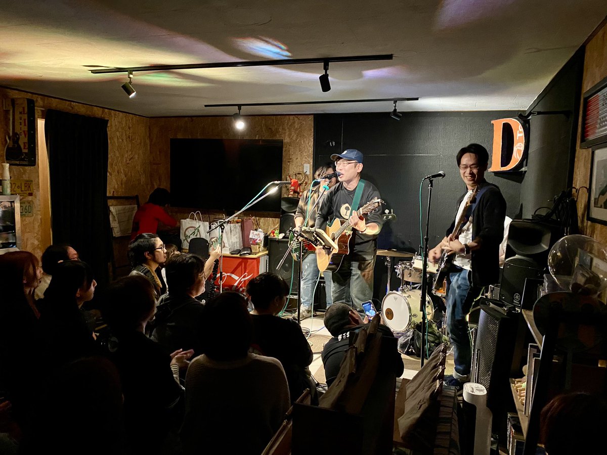 y3710's tweet image. #DAVICAFE 1周年🎉
本編も打ち上げも終始Happyな空気✨

川島君、あすかさんはもちろん、ここに集まるみんなのお人柄を感じる時間でした😌

ずっとこのHappyとDAVI.CAFEが続きますように✨

#MADCAT のグッズもかわいくて衝動買い🐈‍⬛ 

#北海道
#釧路
#道東
#ライブ
#アコースティック