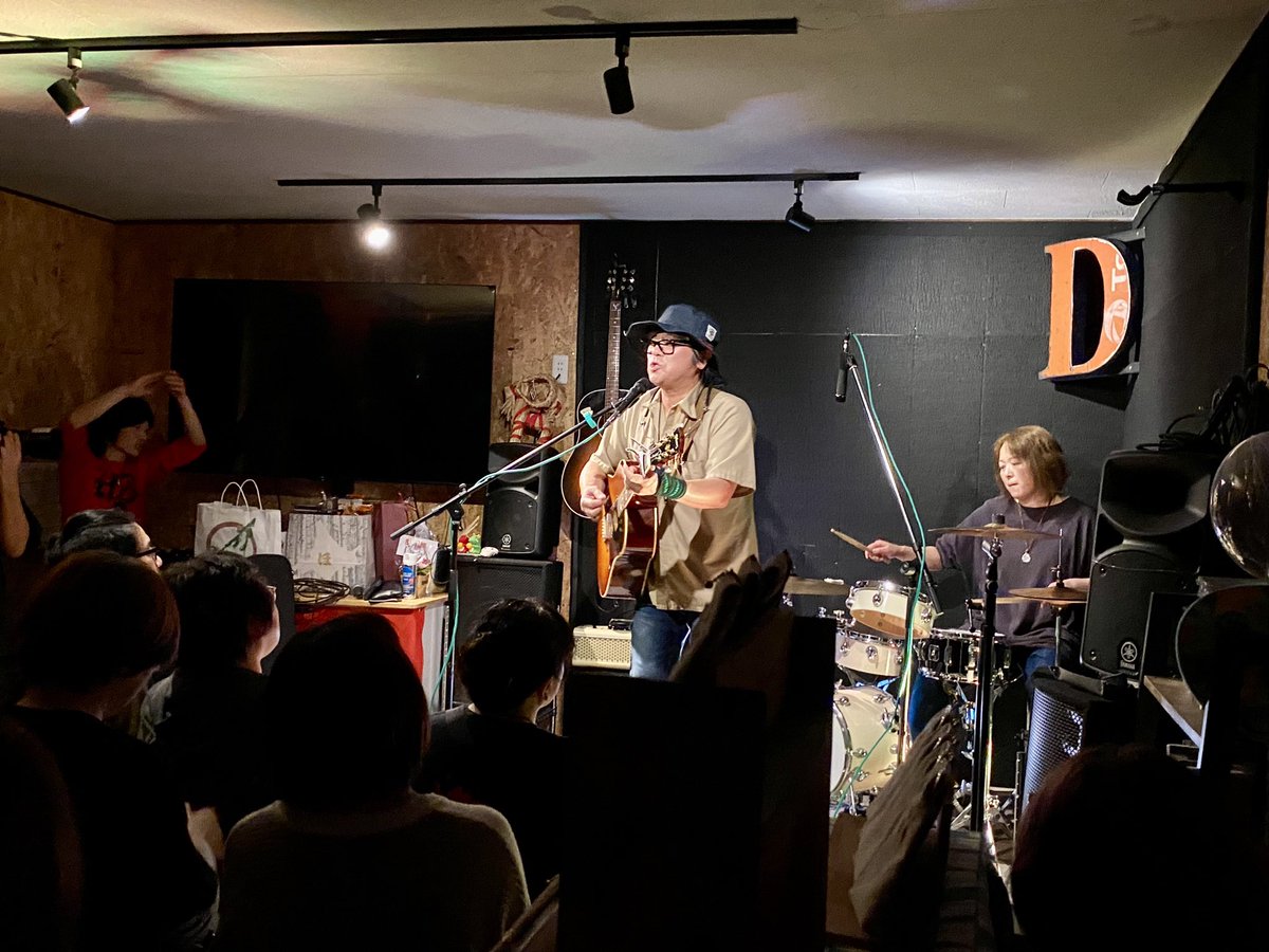 y3710's tweet image. #DAVICAFE 1周年🎉
本編も打ち上げも終始Happyな空気✨

川島君、あすかさんはもちろん、ここに集まるみんなのお人柄を感じる時間でした😌

ずっとこのHappyとDAVI.CAFEが続きますように✨

#MADCAT のグッズもかわいくて衝動買い🐈‍⬛ 

#北海道
#釧路
#道東
#ライブ
#アコースティック