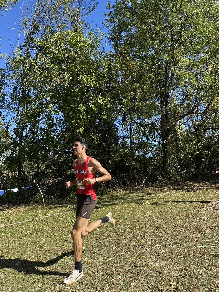 Jan Thewes of Davis &amp; Elkins leads through the 6.3k mark 🏃‍♂️