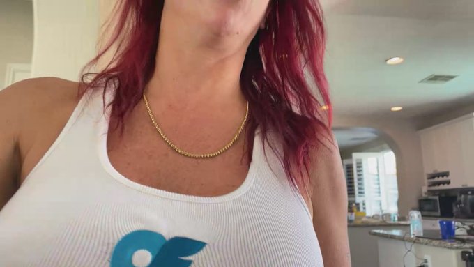 Alexis Fawx is live now! https://t.co/11enTIVPyy https://t.co/5zJRjmSAot