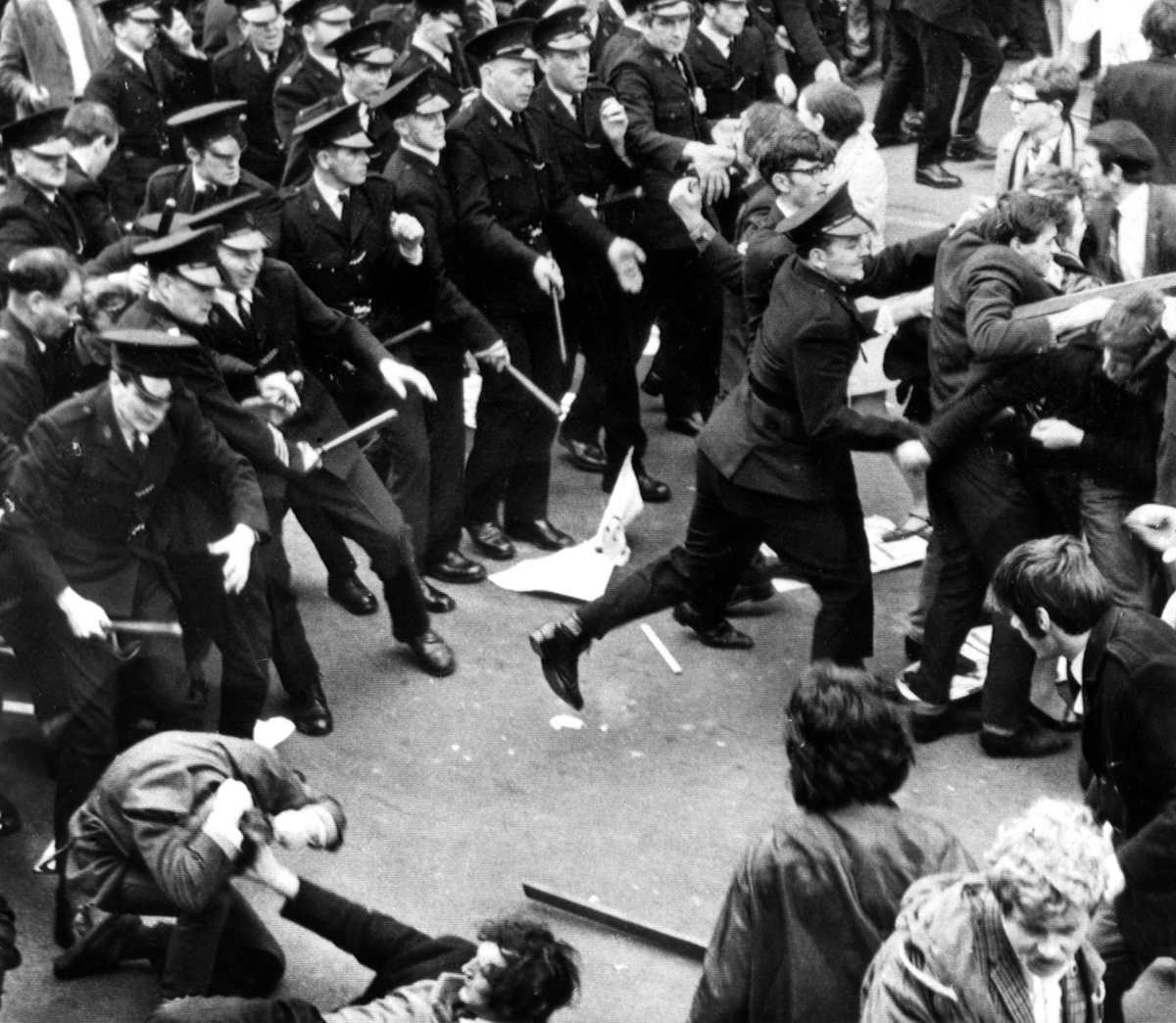 irelandbattles's tweet photo. #OnThisDay 1968 A NICRA &amp; DHAC Civil Rights march took place in Derry. Two days earlier Stormont had banned all parades. The civil rights march went ahead &amp; the RUC baton charged &amp; used water cannons on marchers. Some say this is the day 'The Troubles' began. 
#Ireland #History https://t.co/mH4Z4ff0Kn