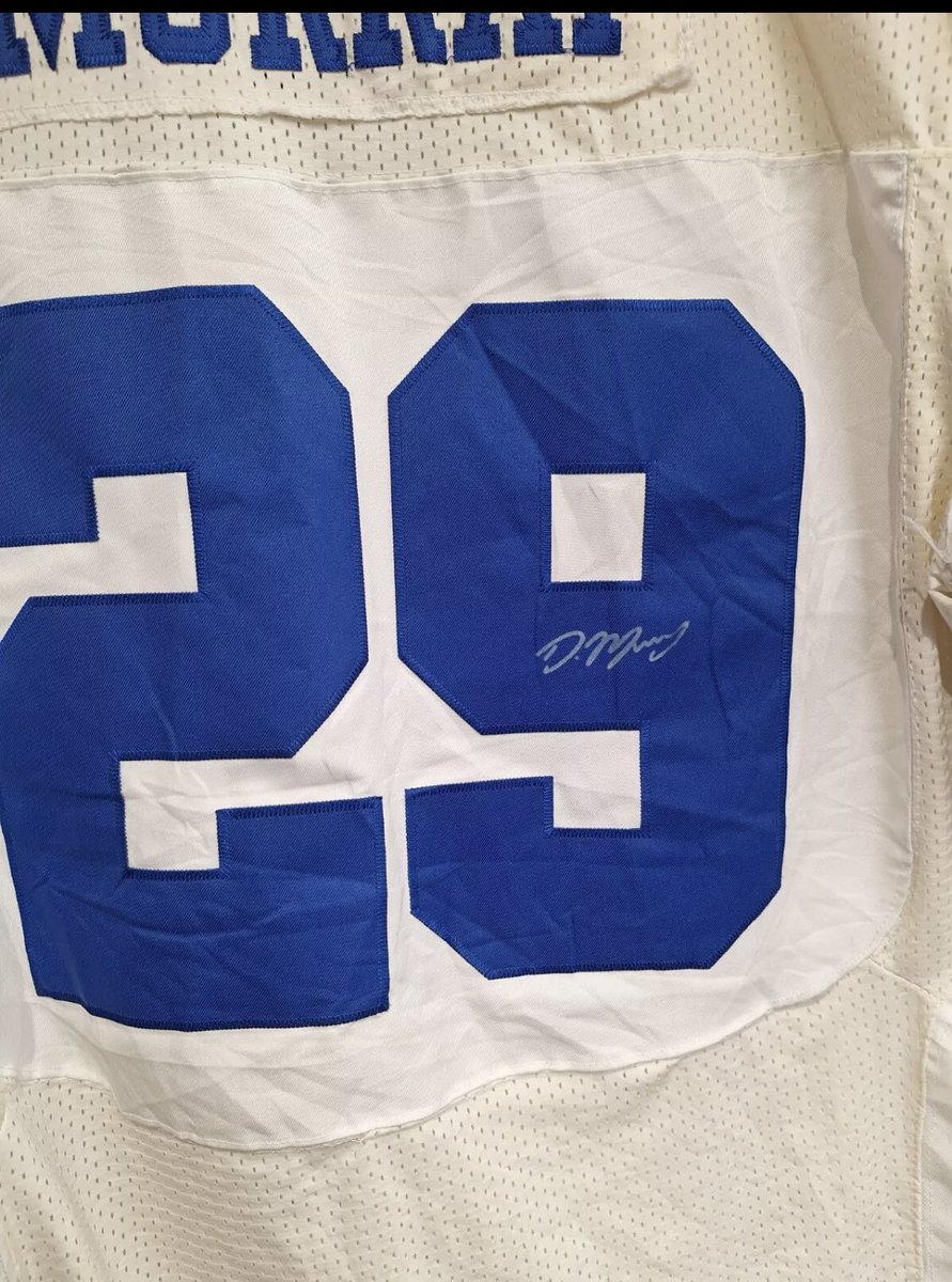 Rob2DBarker's tweet image. Super excited to be taking my son to the #NFL in London tomorrow! 
I’ll be repping my signed @DeMarcoMurray jersey, of course!