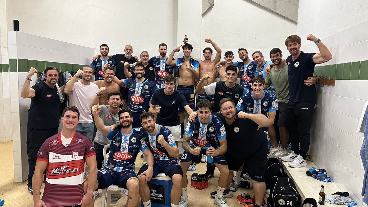 BMCiudadDMalaga's tweet photo. Esta es la foto que nos gusta. ¡Gran victoria, chicos! El esfuerzo tiene su recompensa. 

¡Vamos, @fTROPS! https://t.co/KGlQBfkpOE