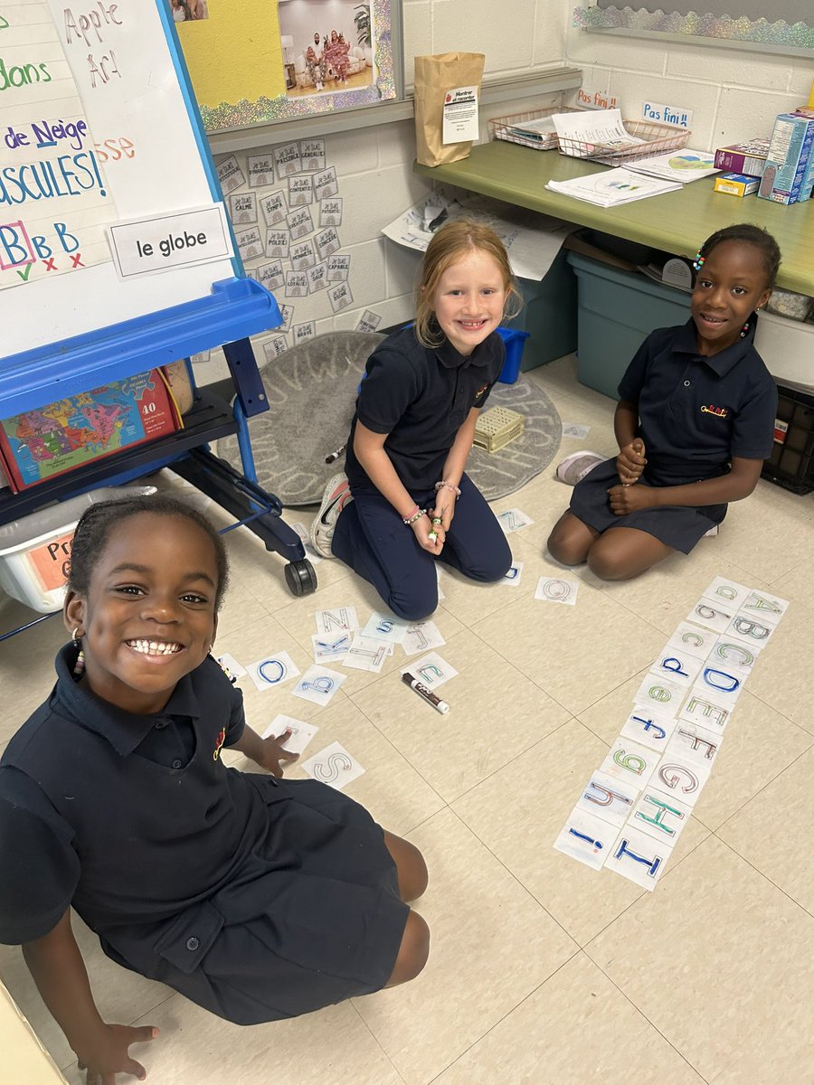 On aime les centres de littératie😄 <a href="/stpetersmilton/">St. Peter C.E.S.</a>