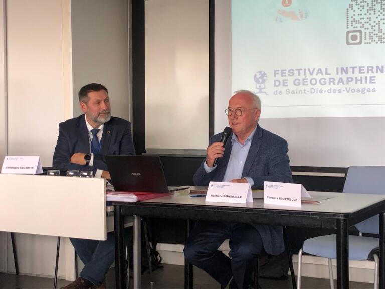 RDV du #DéveloppementDurable du #FIG avec Michel Hagnerelle. Intervention conjointe avec <a href="/fbouteloup1/">Florence Bouteloup</a>. Retour sur 20 ans d'#EDD, au cœur des apprentissages de la #géographie, des démarches pédagogiques pour mobiliser des compétences pour permettre aux élèves de devenir acteurs.