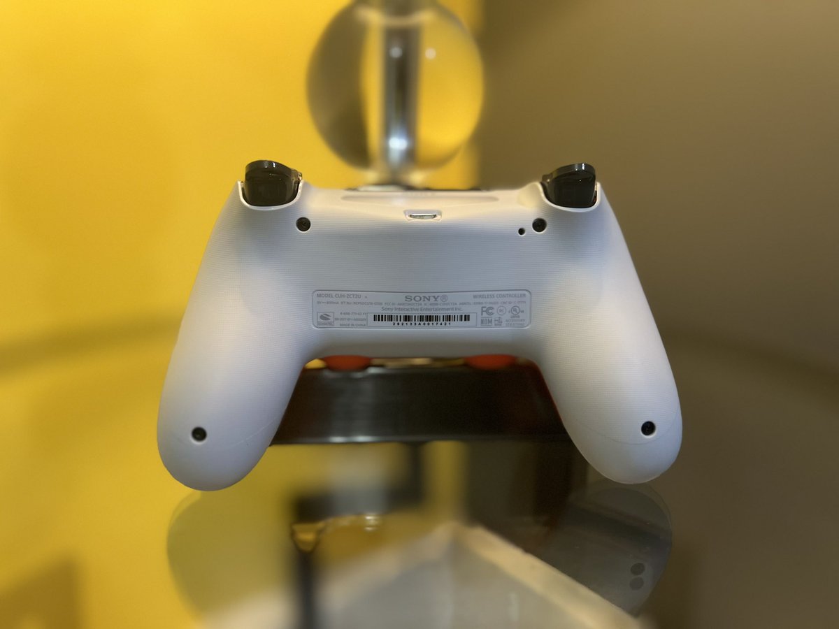 BenjiCustoms's tweet photo. Custom PS4 Controller for @TylerPhylm 

CLAW BUILD

USB-C Upgrade
Mouse Click T&amp;B
Mouse Click Face 
Soft Touch Orange Front Shell https://t.co/uhW0L2USGA