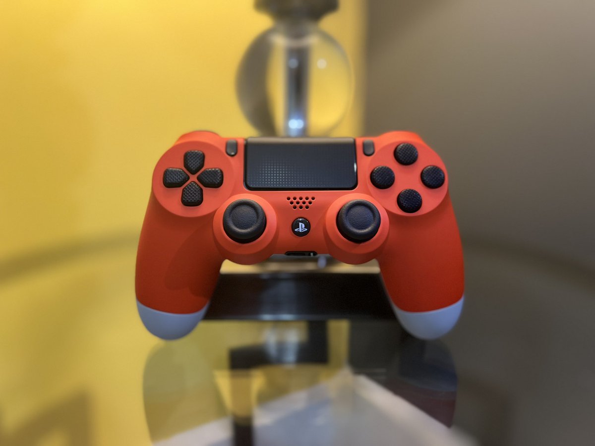 BenjiCustoms's tweet photo. Custom PS4 Controller for @TylerPhylm 

CLAW BUILD

USB-C Upgrade
Mouse Click T&amp;B
Mouse Click Face 
Soft Touch Orange Front Shell https://t.co/uhW0L2USGA