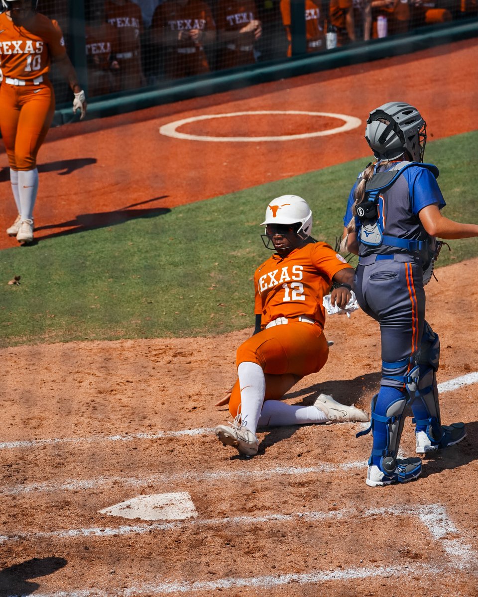 an eight-run bottom of the third has ballooned Texas' lead to 15-0 🤘

#HookEm | <a href="/vvictoriahunter/">VICTORIA HUNTER</a>
