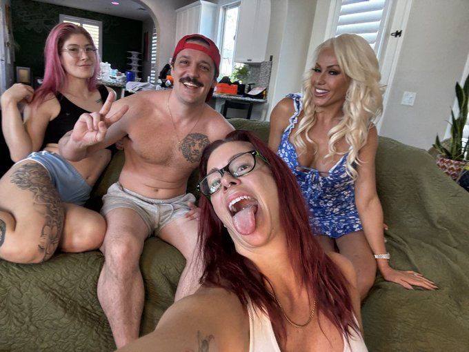 @stellaskye6 @roccojett @taylor_vixxen & Me on https://t.co/a6gmjKimqX  Saturday Brunch https://t.co