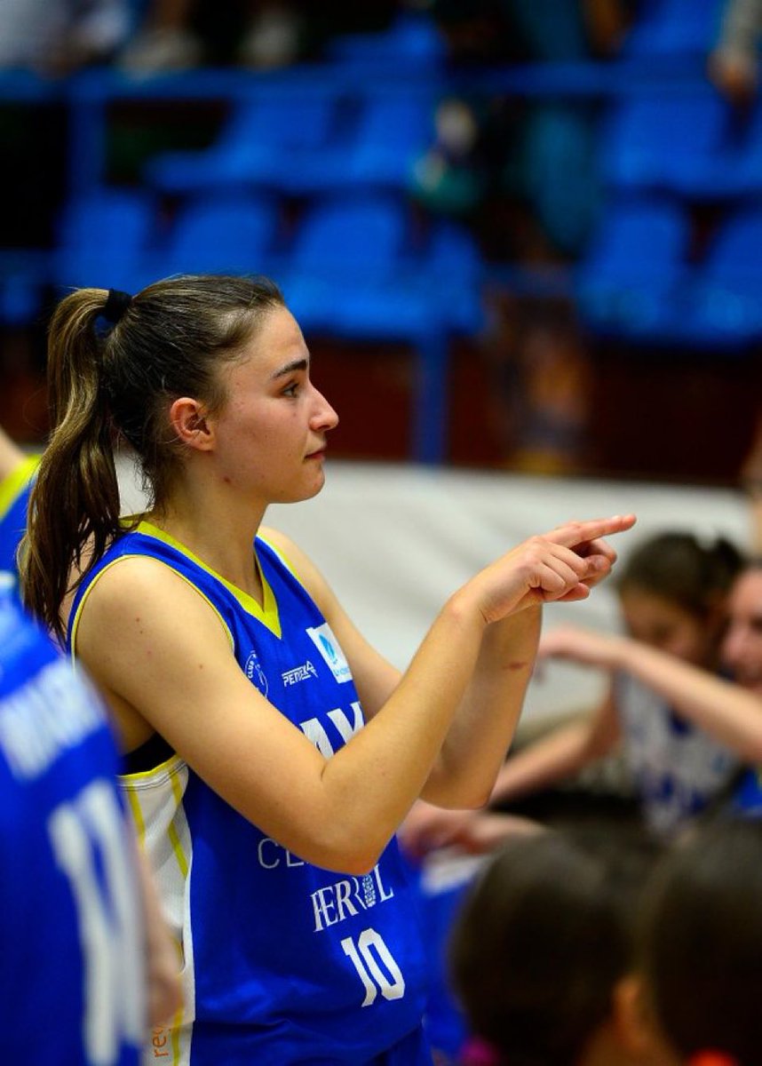 ANGELA MATAIX REVENTANDO

18 puntos
7 rebotes
3 asistencias 

25 de VALORACIÓN 

Esta chica está en un nivel de cosas mayores.