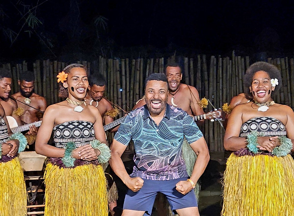 E A R L C O L E tweet media