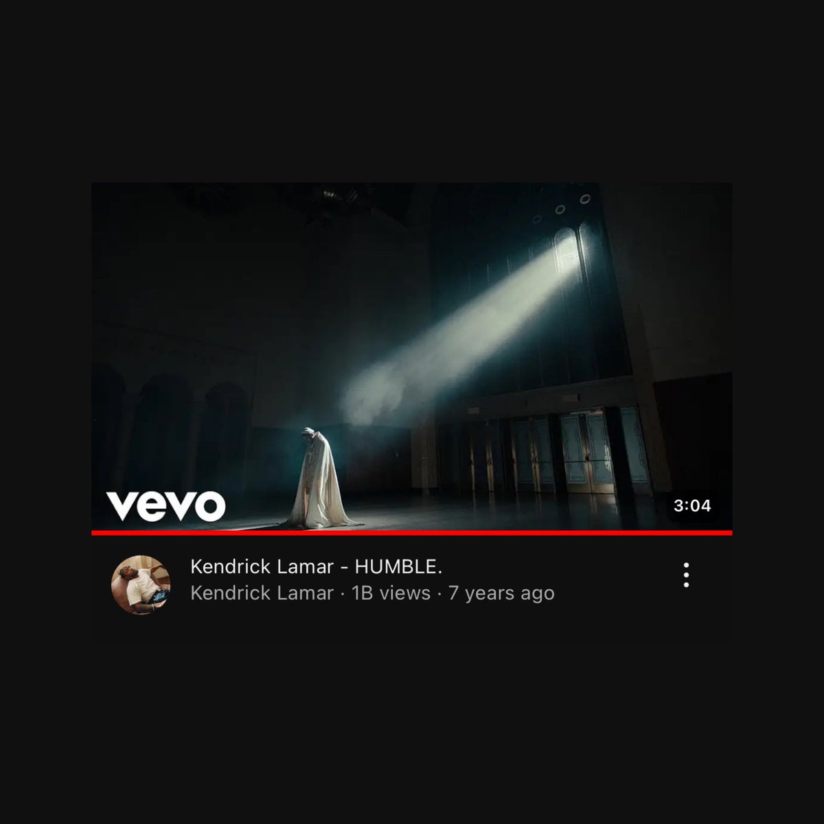 Kendrick Lamar's 'HUMBLE' has now surpassed 1 BILLION views on YouTube 🔥🏆

It becomes his first song to reach this milestone