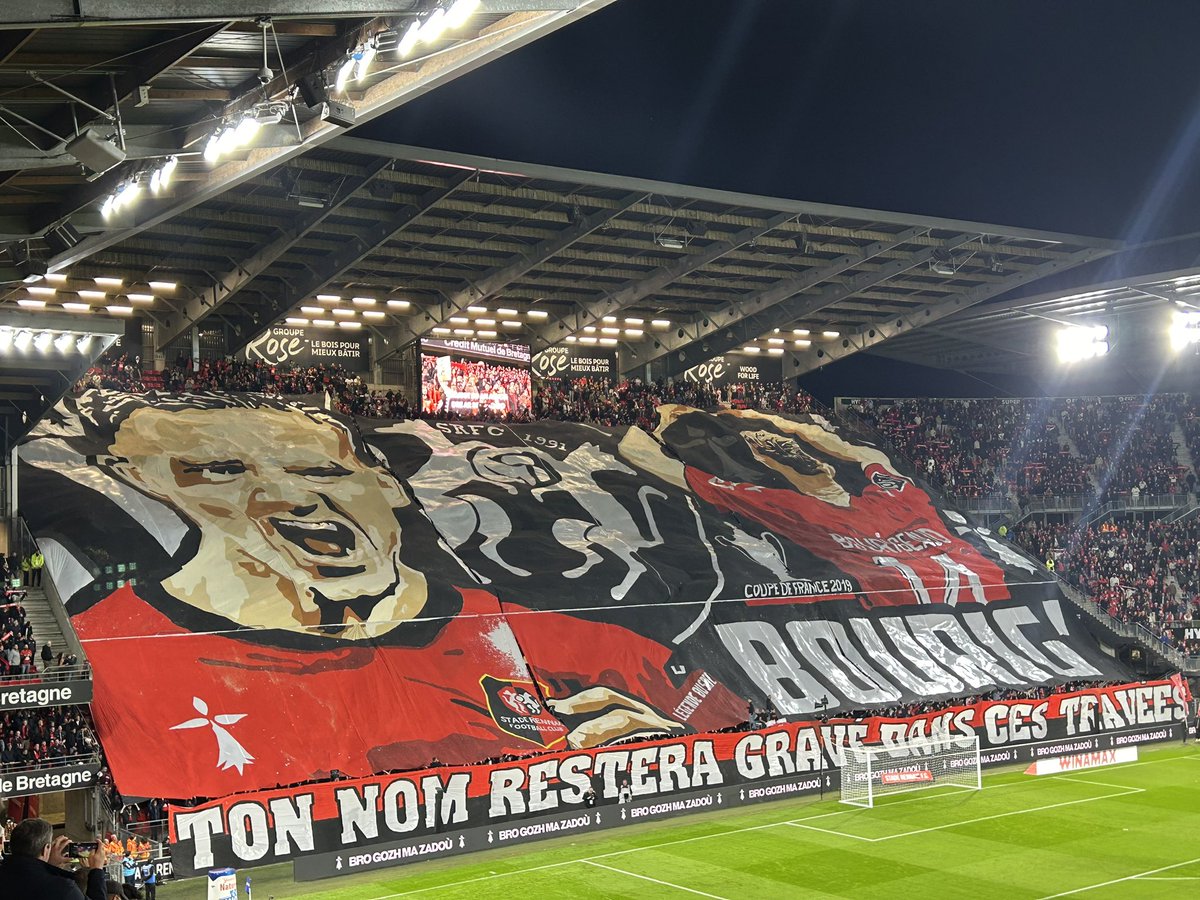 « Depuis 7 années et a tout jamais, ton nom restera gravé dans ces travées » : Le tifo du <a href="/RCK1991/">Roazhon Celtic Kop</a> pour Benjamin Bourigeaud.