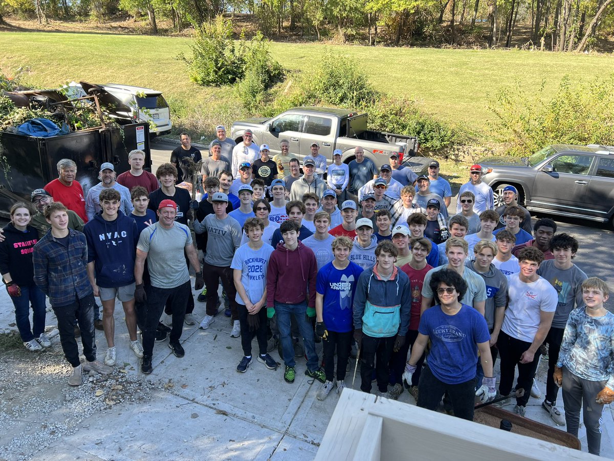 rockswimdive's tweet photo. Today was an annual special day for our program where athletes and parents come together to take part in our team service project, Christmas in October. We are so grateful as a program to have the opportunity to help others. https://t.co/oBe7rxn746