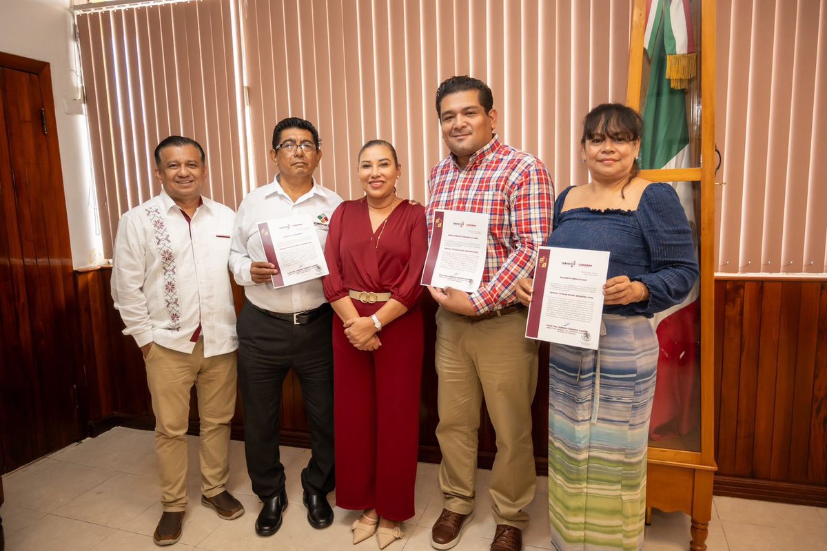 Con la facultad que le confiere el artículos 62 del Código Civil para el Estado de Tabasco, la Presidenta Municipal, María de la Cruz López, dio nombramientos a los oficiales titulares del Registro Civil; 01, Roberto Calix, 02, Ángel Arnulfo Álvarez y 03, Elizabeth Peralta.