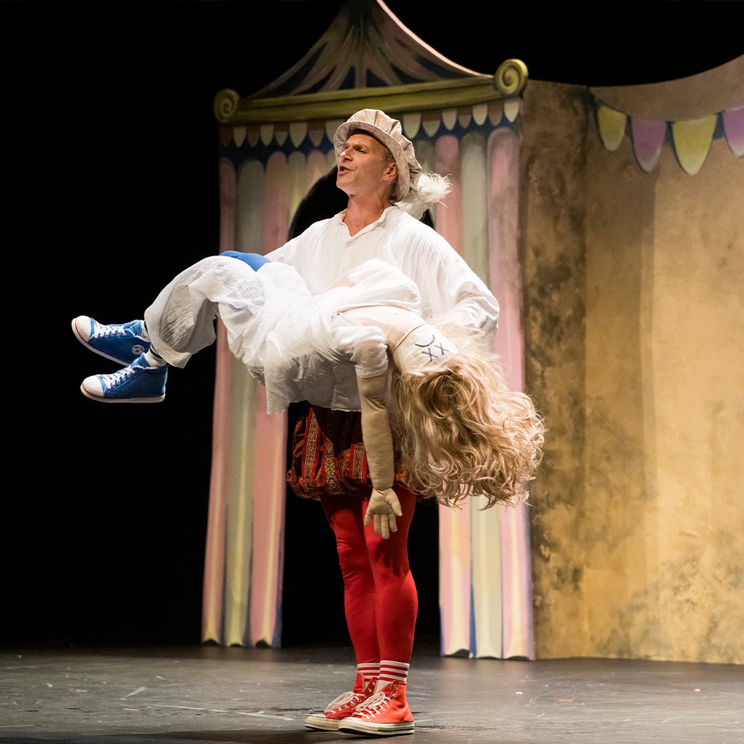 Delaware_REP's tweet image. Much like Ophelia all good things must come to an end. 🤣 Catch the final performances of THE COMPLETE WORKS OF WILLIAM SHAKESPEARE (abridged) (revised) (again). rep.udel.edu 
#WeAreTheREP #DelawareREP #ResidentEnsemblePlayers #CompleteWorks #Theatre #Comedy