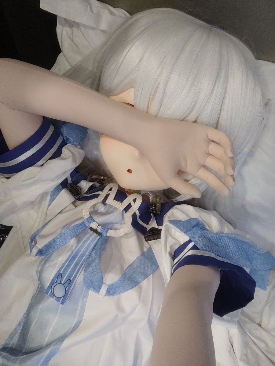 这是哪里？事已至此，先睡觉吧。