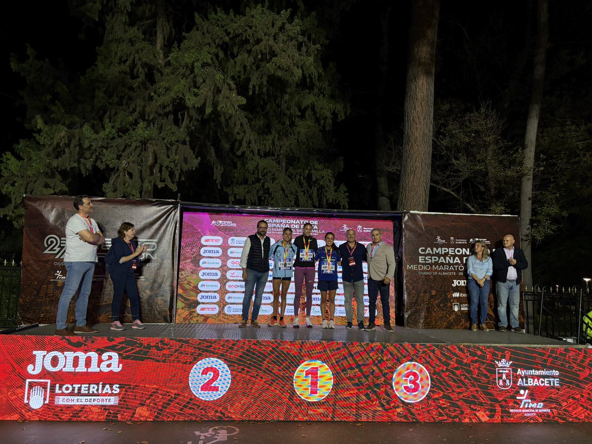 atletismoRFEA's tweet image. Podio 5K 🚺 #CEruta 🏃🏽‍♀️

🥇@luciarguezm ⏱️ 16:25
🥈@Claudilla95 ⏱️ 16:39
🥉 @lauraadomene ⏱️ 16:42

Mañana sigue la fiesta 🥳 de la ruta con el nacional de Medio Maratón 🥰

📊bit.ly/3XTUDVV